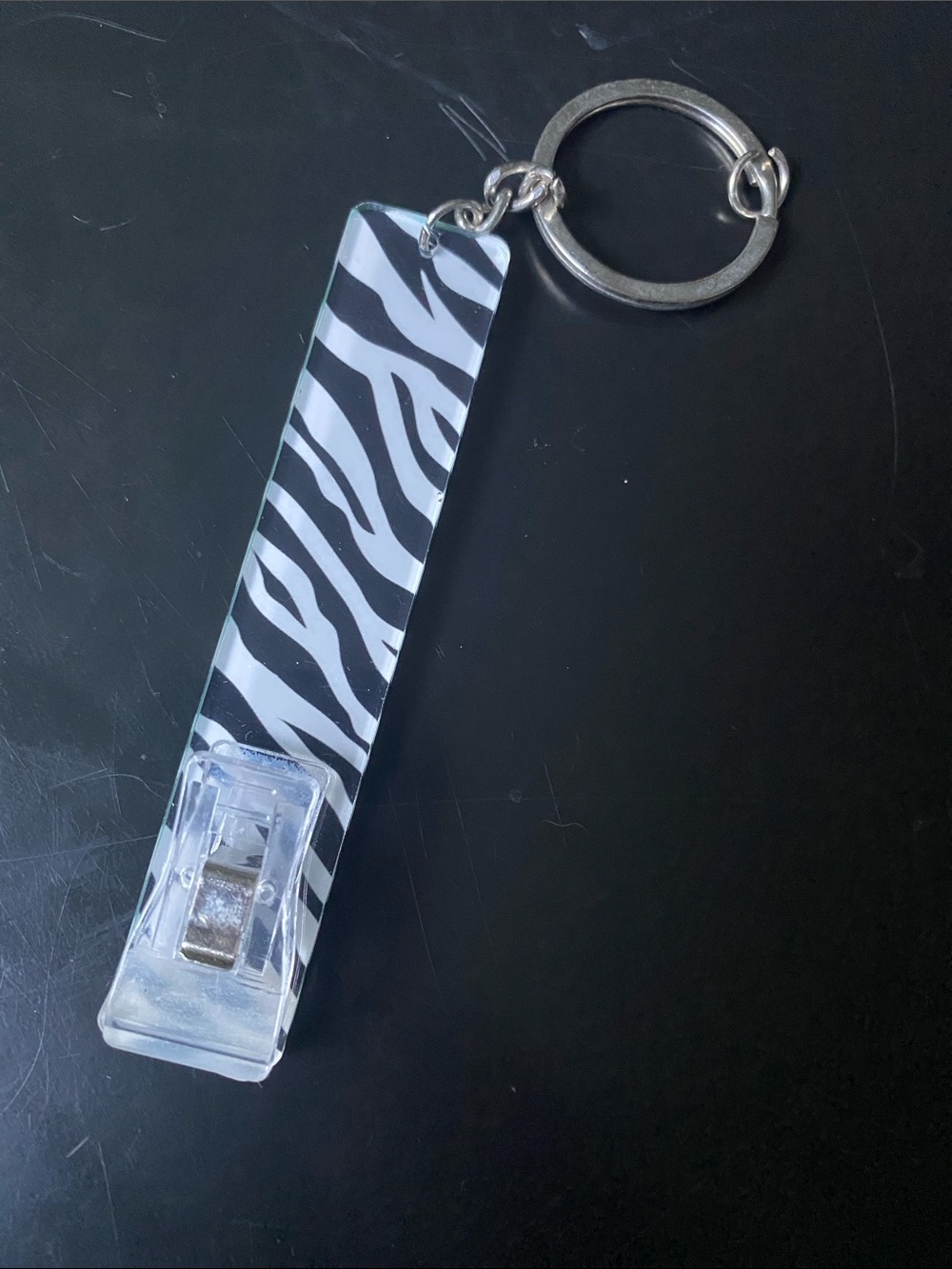 Card grabber keychain 💅🦓